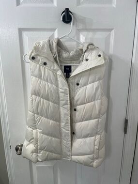 GAP Women's White Quilted Puffer Vest with heathered fleece Hood